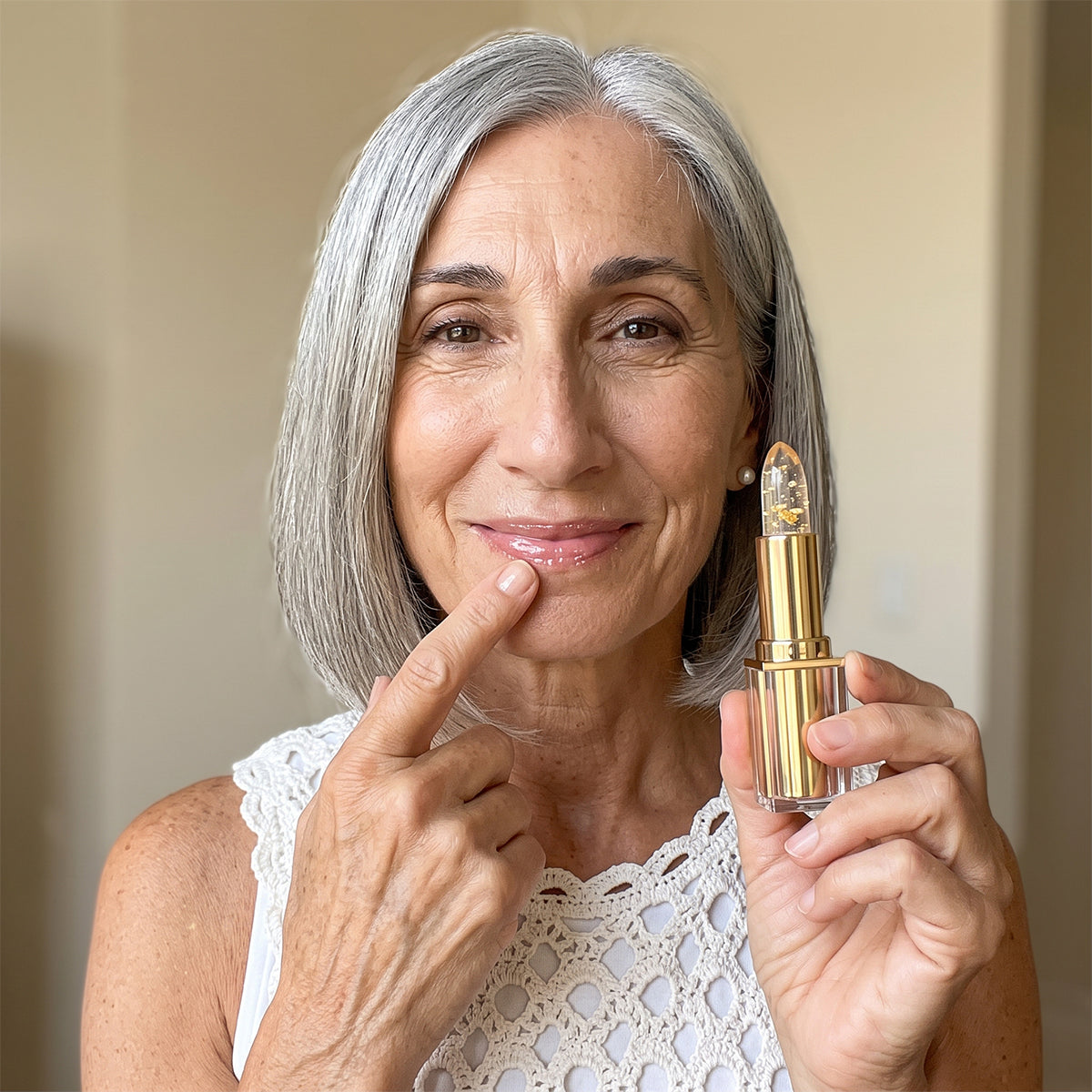 Color-Adaptive Lipstick for Mature Lips