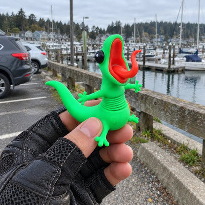 🦎🏍Wobbly Riding Buddy – Car & Motorcycle Decor