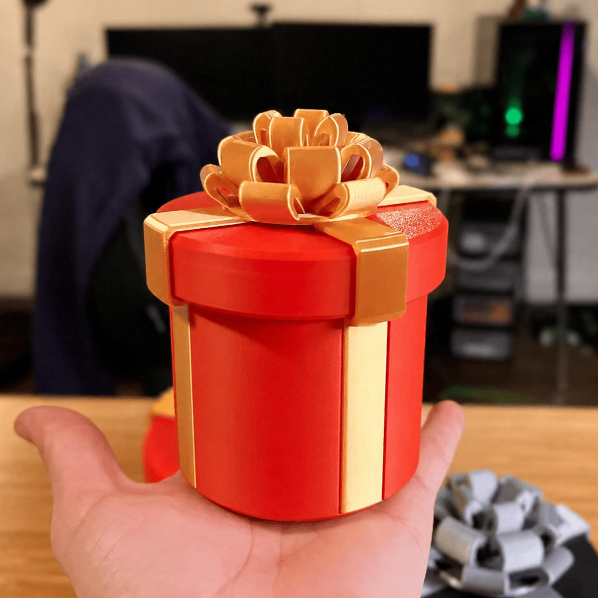 Nested Screw Gift Box – Layer-by-Layer Prank Challenge – product view 3