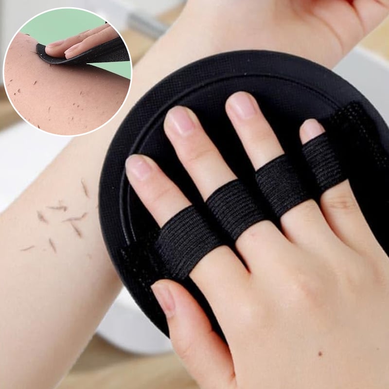 Exfoliating bath scrubber glove in use